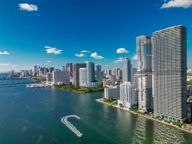 Building Photo - 700 NE 24th St