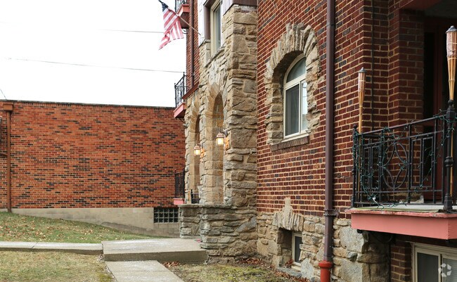 2531 Dixie Hwy - Renovated Units in Ft Mitchell