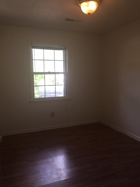 Building Photo - Adorable Three Bedroom Home