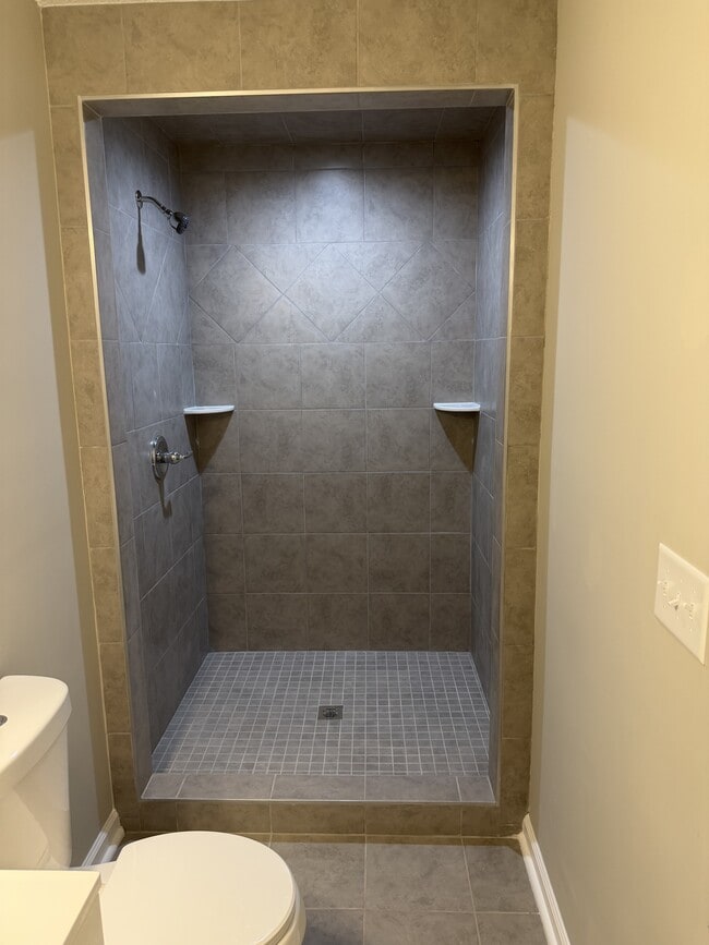 Building Photo - 524 Newcastle Rd