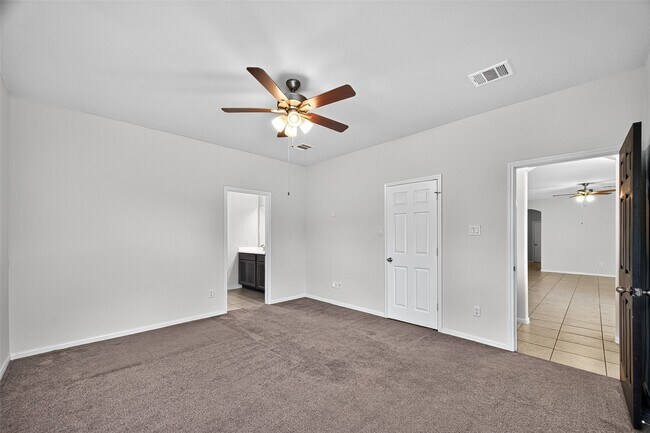 Building Photo - 1218 Hills Dr