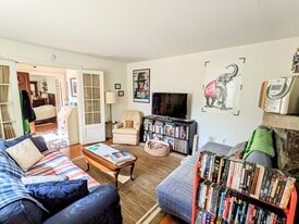 Building Photo - 920 E Railroad Ave