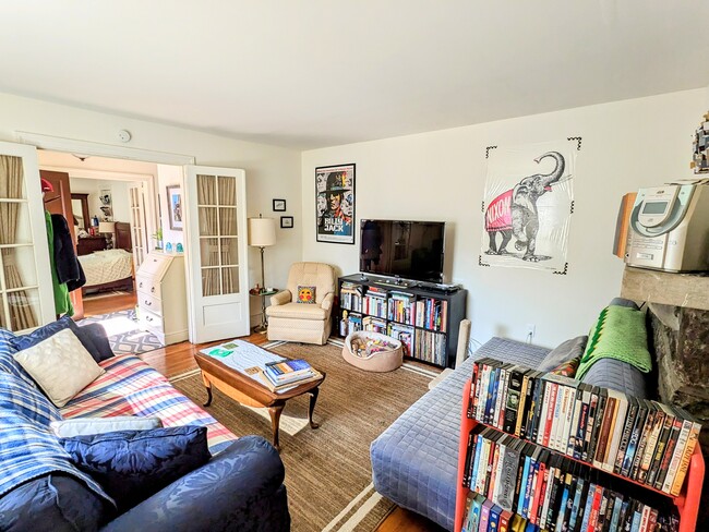 Building Photo - 920 E Railroad Ave