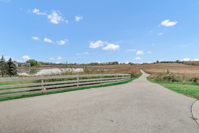 Building Photo - 2660 Harnish Dr