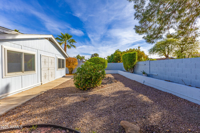 Building Photo - 6819 E Grandview Dr