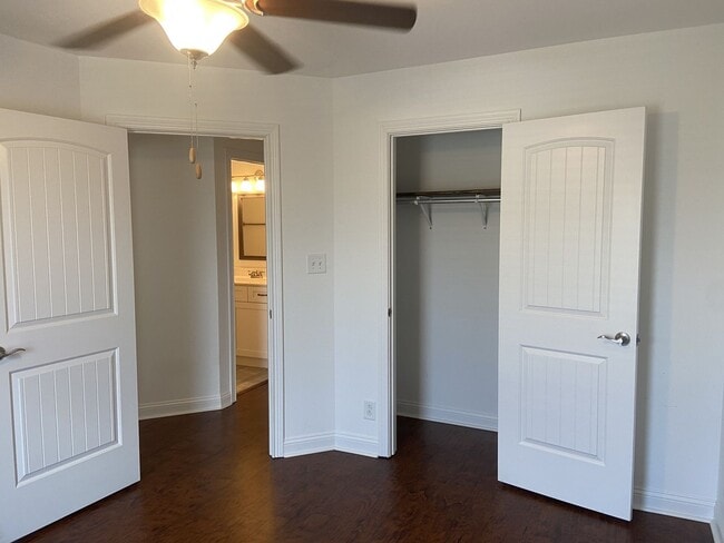 Building Photo - 4 bed, 3 bath, under $1900  Wow.