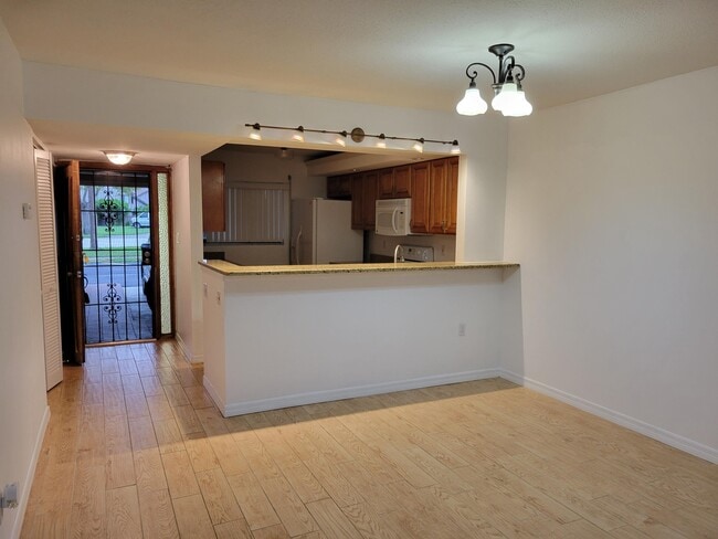 Building Photo - 1611 Minutemen Causeway
