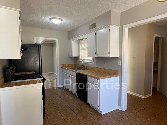 Building Photo - 5674 Montpelier Dr