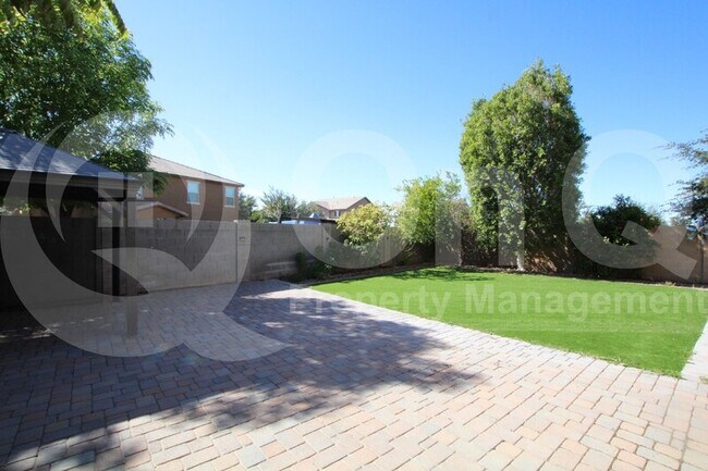 Building Photo - 12123 W Cottontail Ln