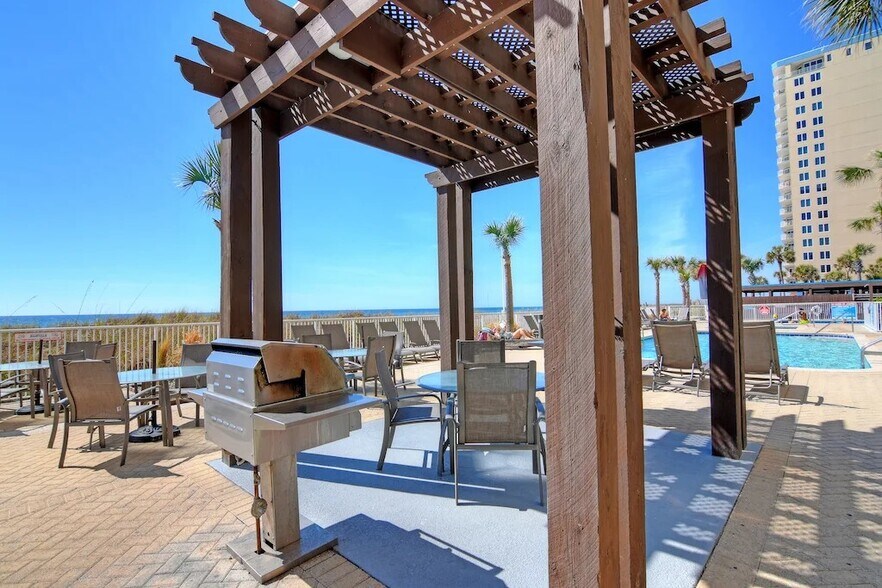 Building Photo - 10625 Front Beach Rd