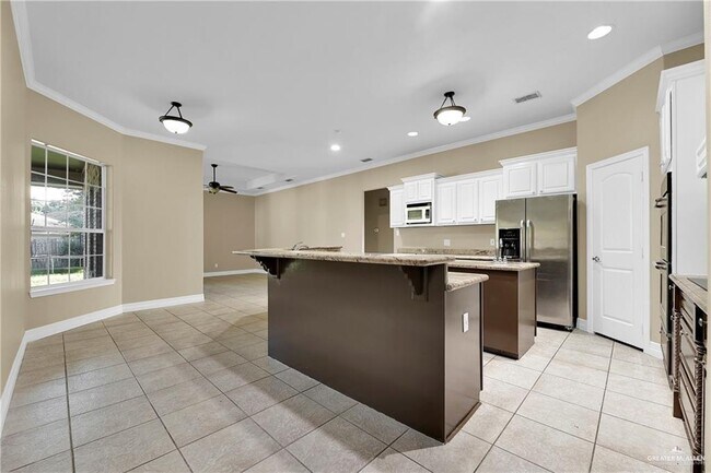 Building Photo - 29 Barcelona Blvd