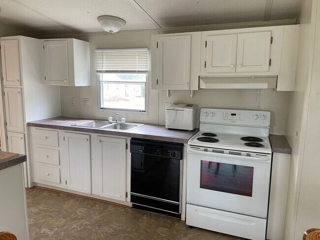 Building Photo - 2 bed, 2 bath mobile home located in the Denton area!