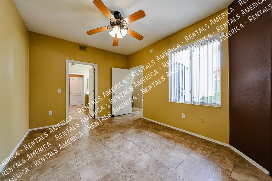 Building Photo - 2929 W Yorkshire Dr