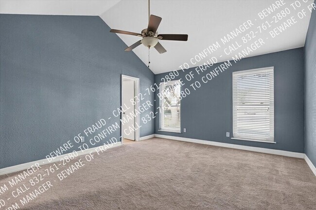 Building Photo - 593 King Cir