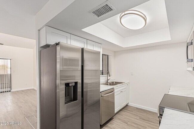 Building Photo - 6480 N 82nd St