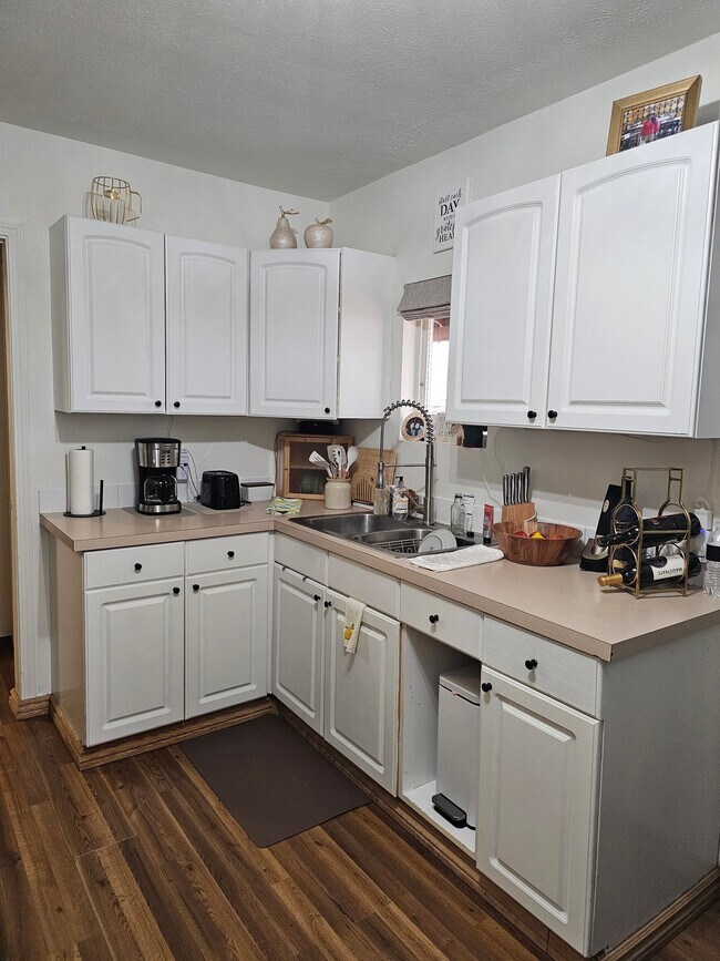 Building Photo - 1708 E Tilsley Pl