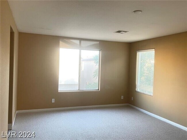 Building Photo - 5079 W Moberly Ave