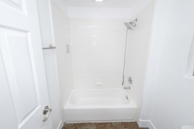 Building Photo - 511 Stork St