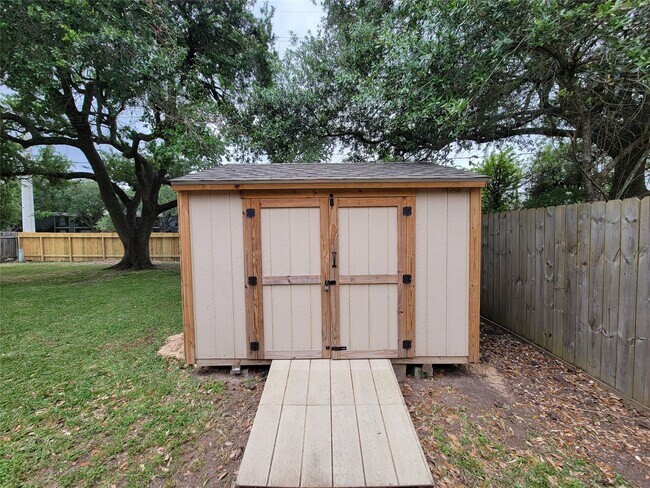 Building Photo - 1803 Cypress Dr