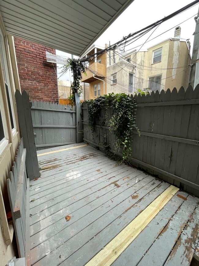 Building Photo - 507 Christian St