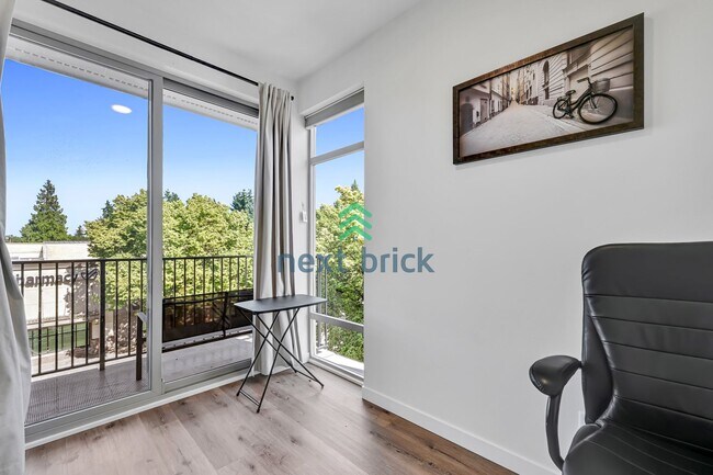 Building Photo - Modern Luxury 3 bedrooms and 2 bathrooms T...