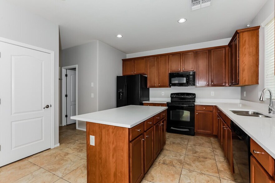 Building Photo - 1644 S Chatsworth