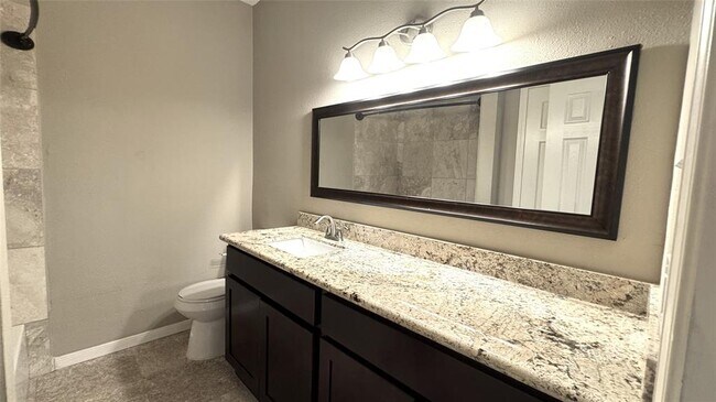 Building Photo - 17573 Red Oak Dr