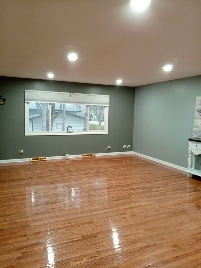 Building Photo - 4N580 Chatham Ct