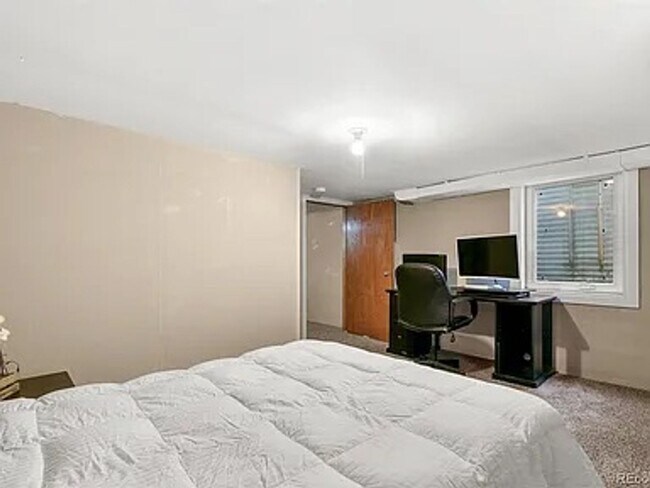 Building Photo - Charming 2 Bed 2 Bath house with Basement flex room in the heart of Englewood!