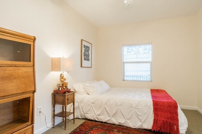 Building Photo - 1809 W 37th Pl