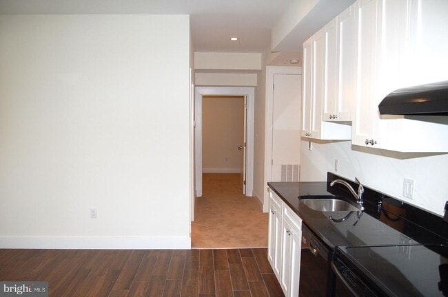 Building Photo - 919 Sheridan St NW