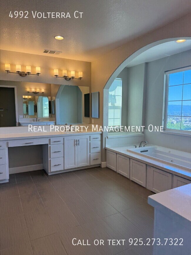 Building Photo - 4992 Volterra Ct