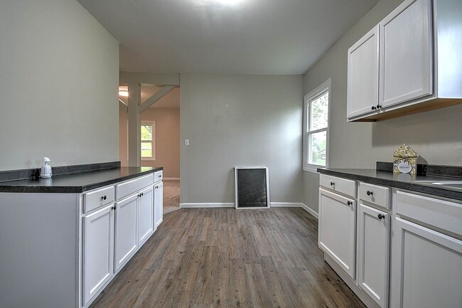 Building Photo - 635 S McKee St