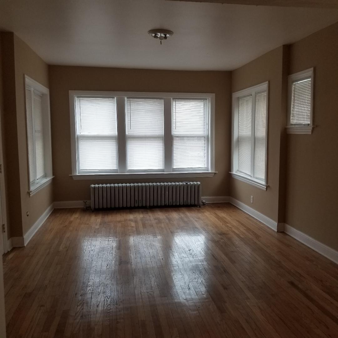 Building Photo - 638 E 92nd St