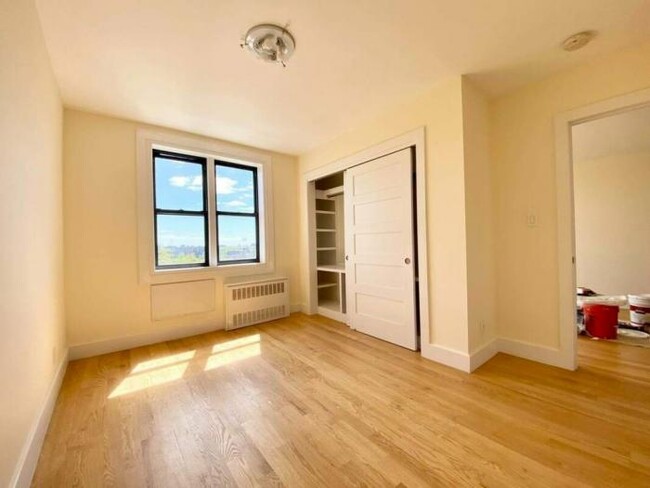 Building Photo - 2 bedroom in Bronx NY 10463