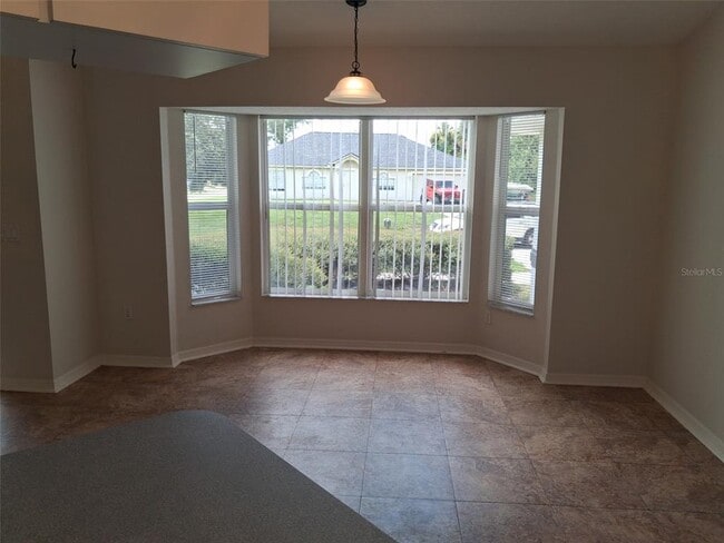 Building Photo - 2420 Dumont Ln