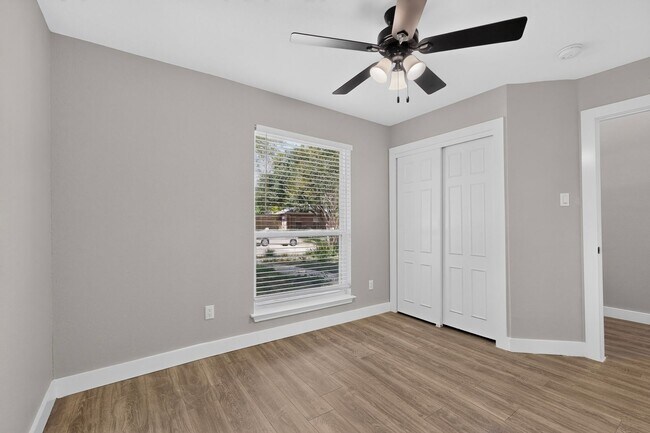 Building Photo - 3604 Lily Ln