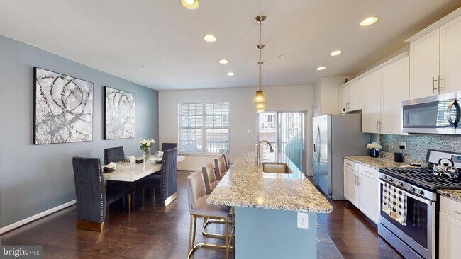 Building Photo - 2517 Francis Ln