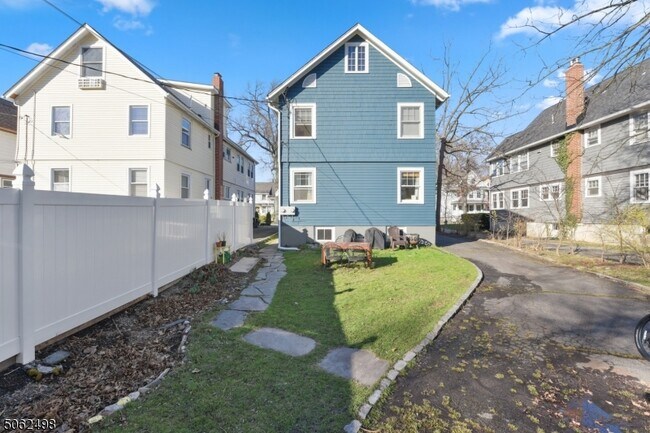 Building Photo - 42 Brookfield Rd
