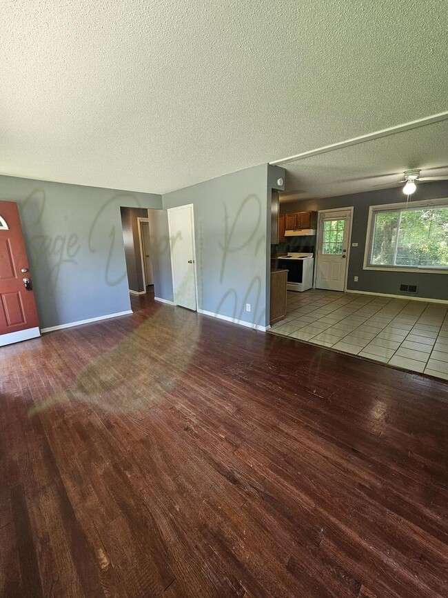 Building Photo - RANCH STYLE HOME!!!