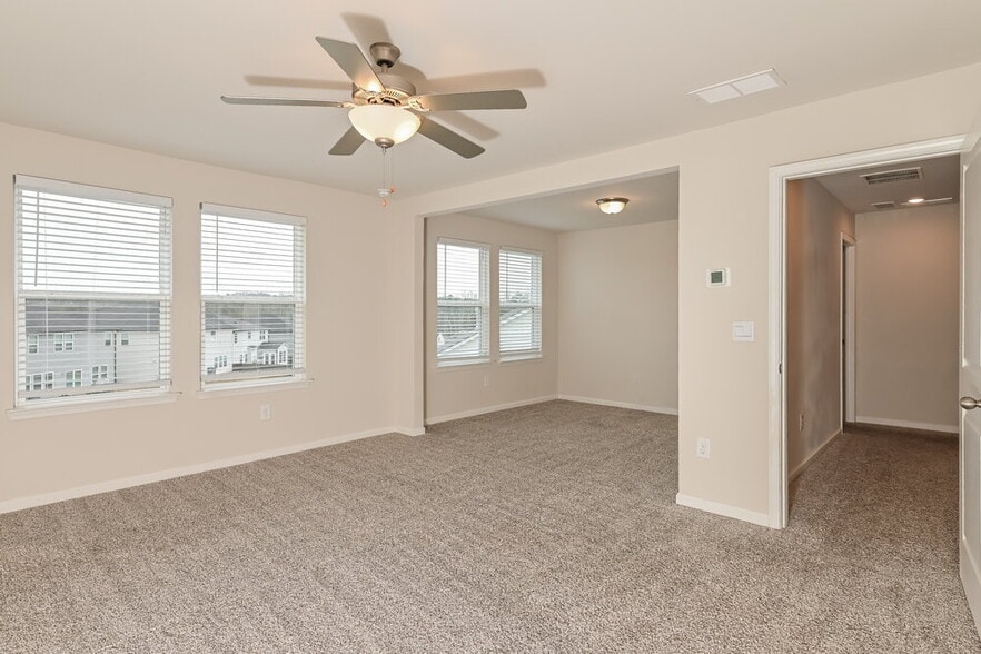 Building Photo - 5922 Green Ash Ct