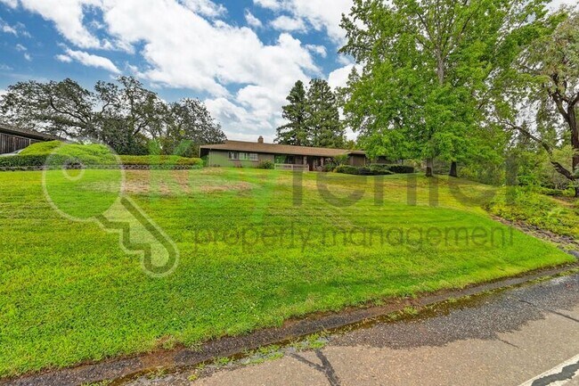 Building Photo - 9635 Oak Leaf Way