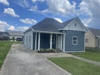 Building Photo - 1616 8th Ave