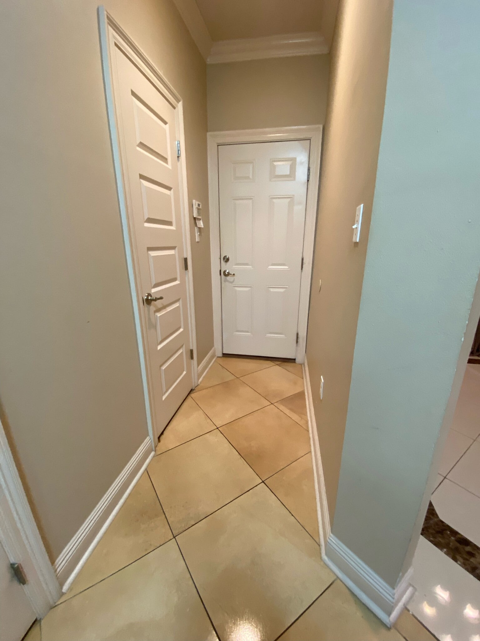 Hallway - 3104 Moss Ln