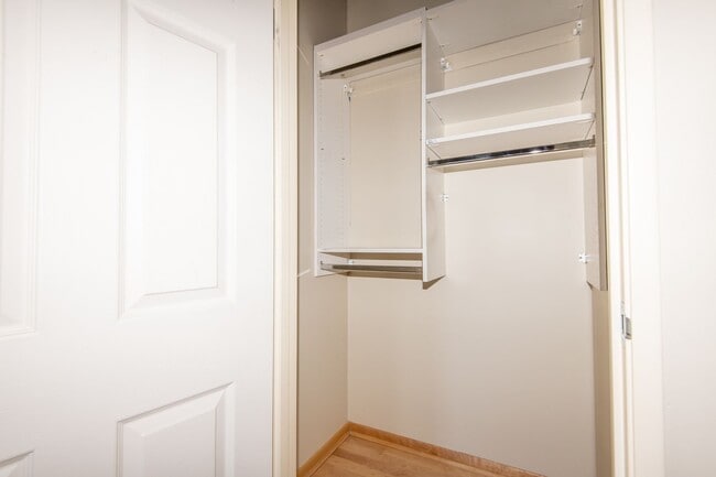 Building Photo - Modern Downtown Milwaukee Condo for Rent