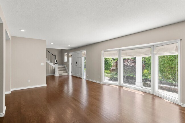 Building Photo - Welcome to your dream home in the picturesque Westridge neighborhood