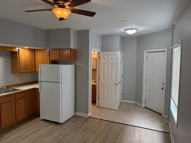 Building Photo - Modern 1 room Studio Corning**no pet dogs**