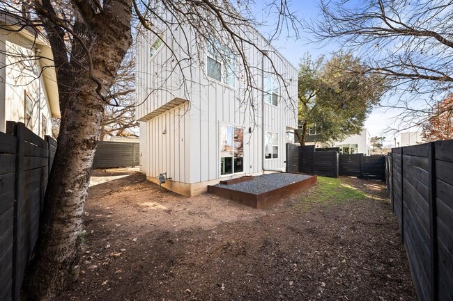 Building Photo - 4712 Reyes St