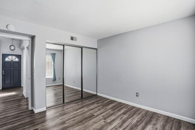 Building Photo - 4642 Utah St
