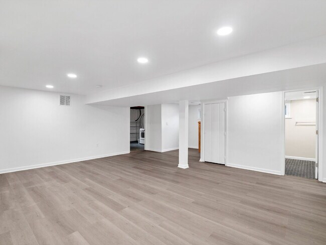 Building Photo - 6095 Wilson Blvd